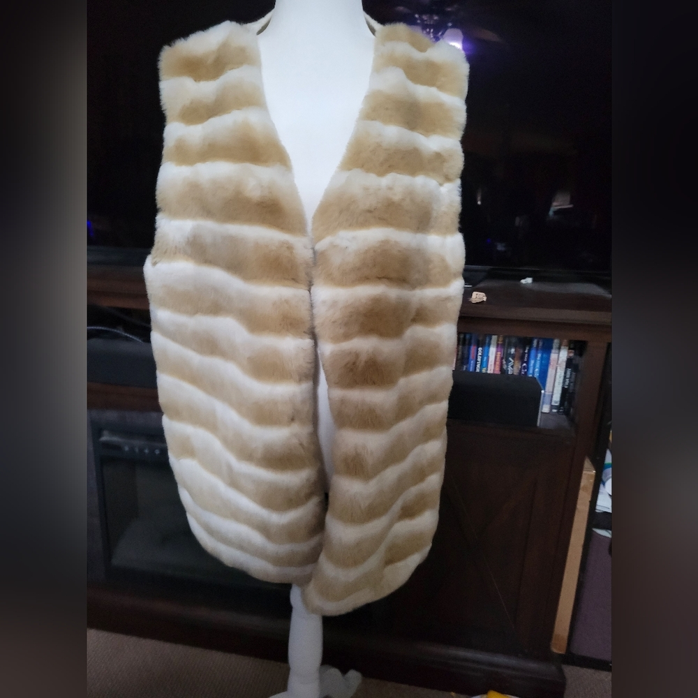 Calvin Klein 1X women's faux fur vest